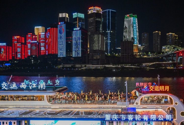 鎏金夜色里 游轮串起重庆美